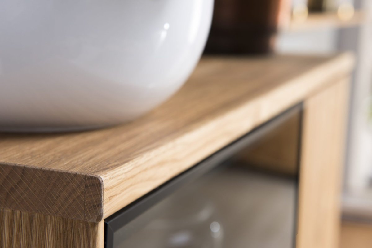 Couchtisch im Industrial-Design aus Eichenfurnier mit Metallbeinen Taharo